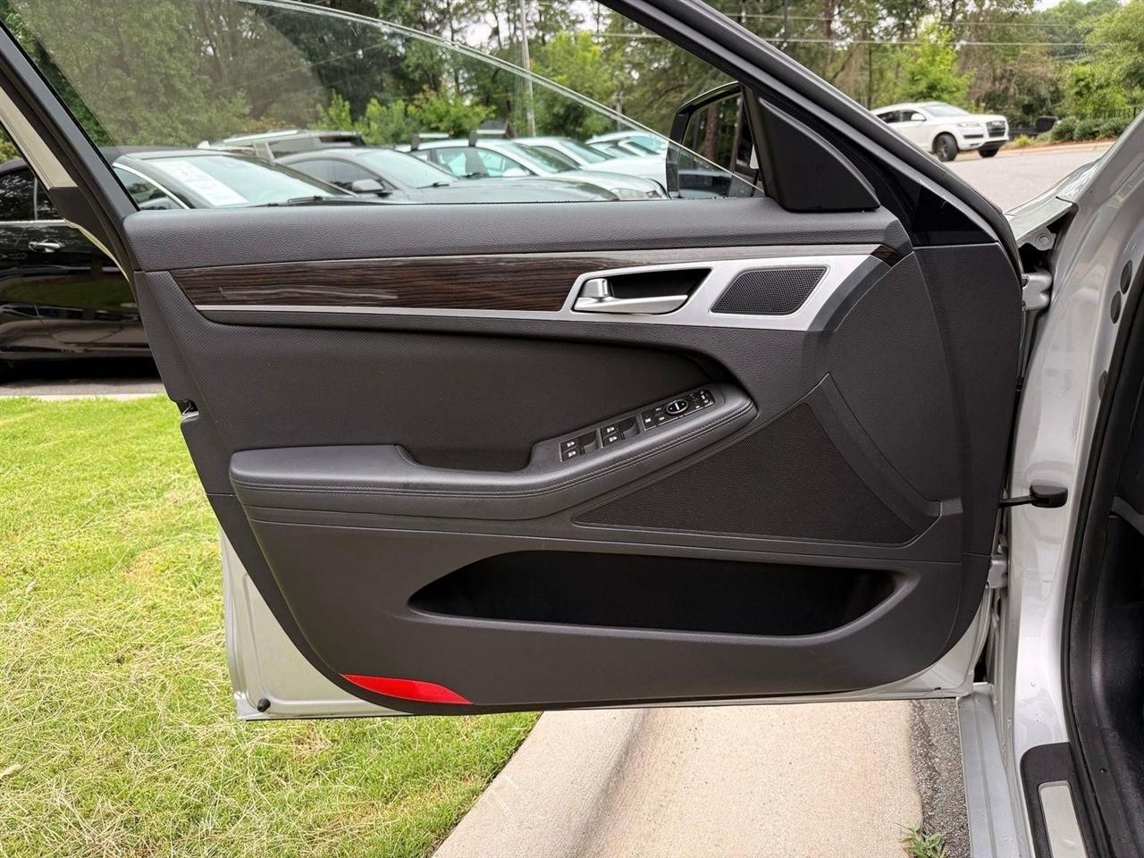 Hyundai Genesis  2015