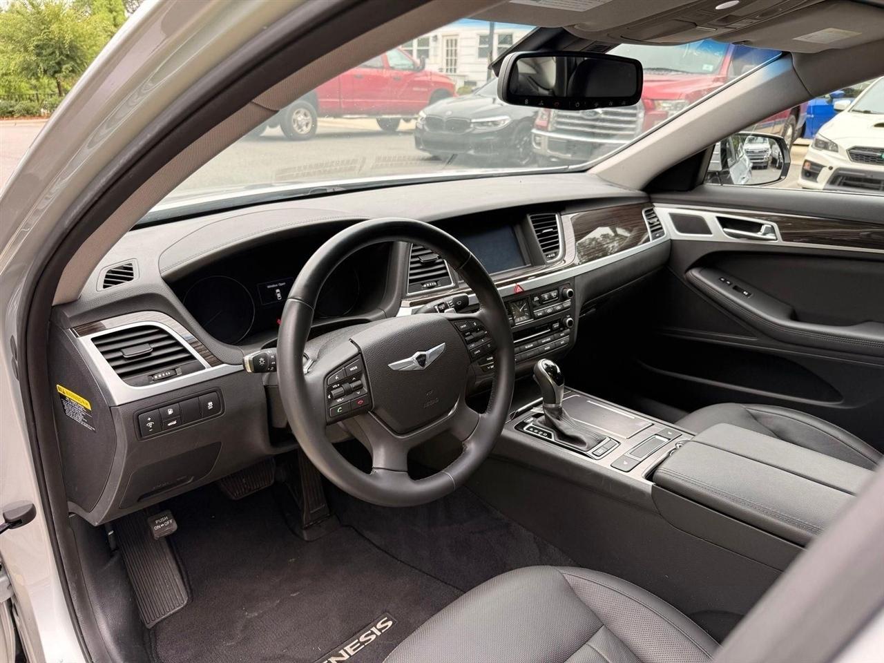 Hyundai Genesis  2015