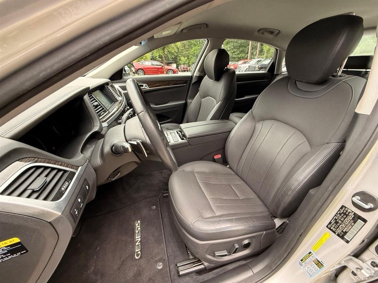 Hyundai Genesis  2015