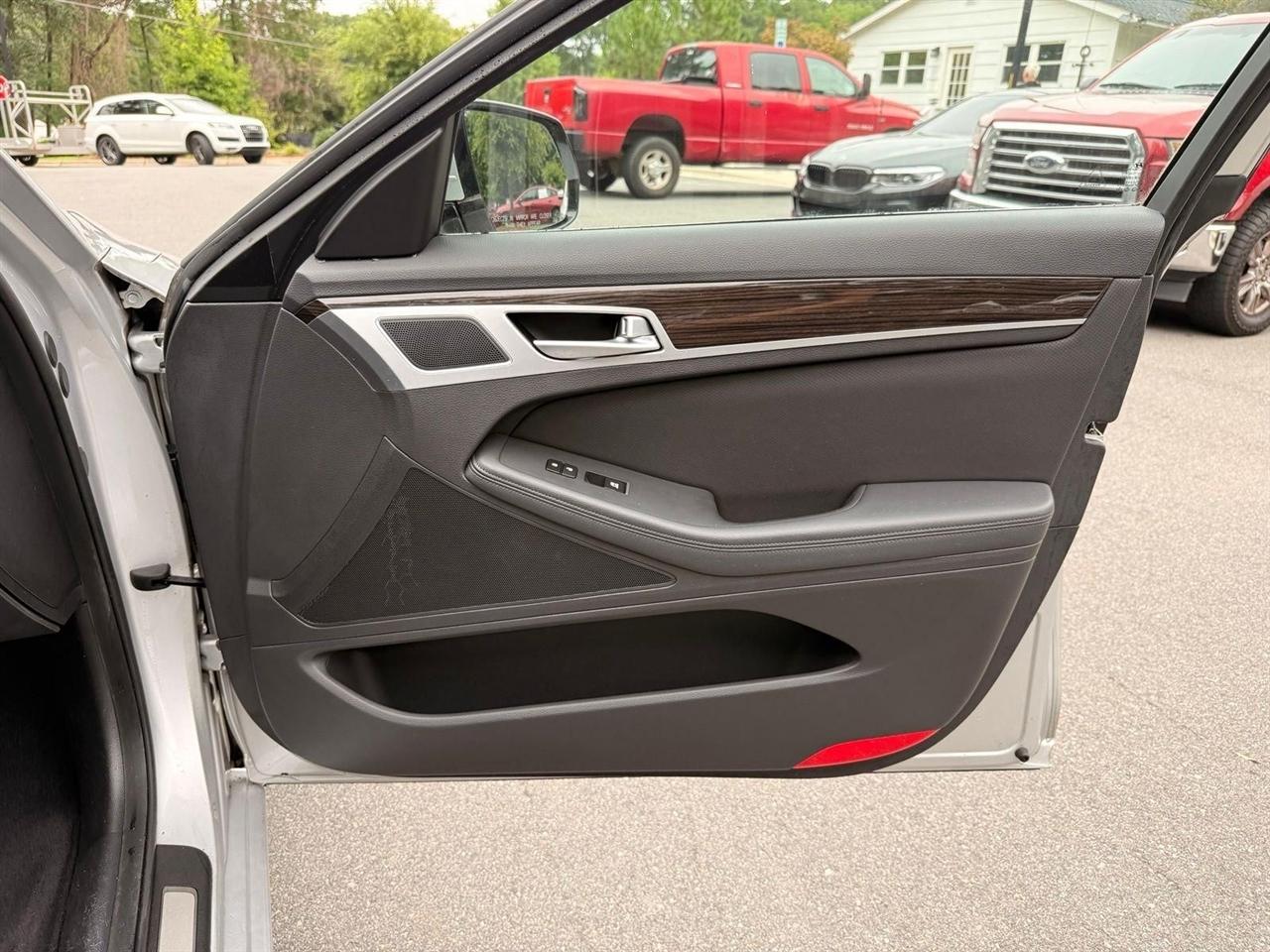 Hyundai Genesis  2015