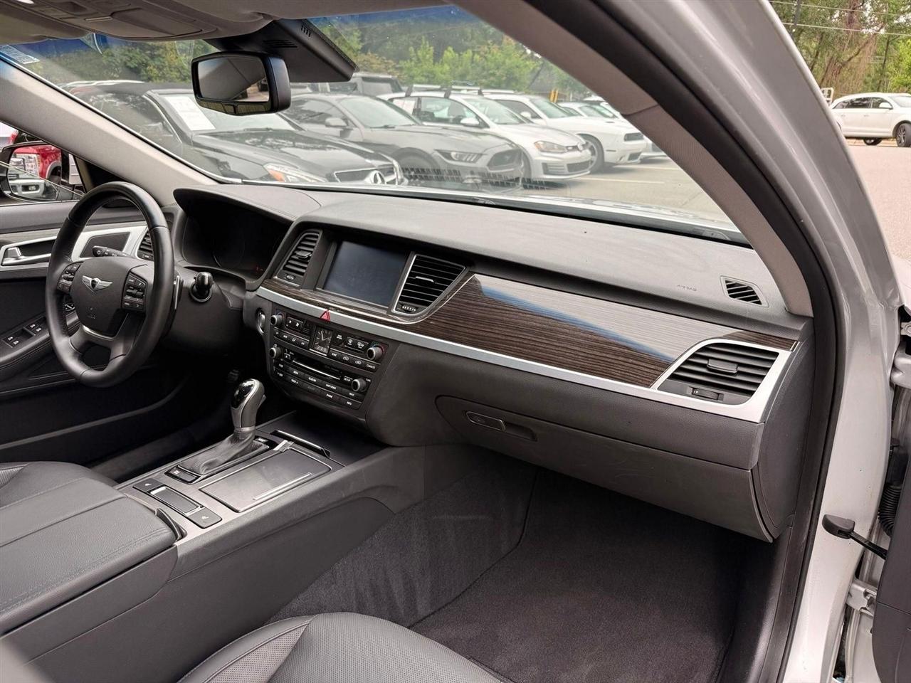 Hyundai Genesis  2015