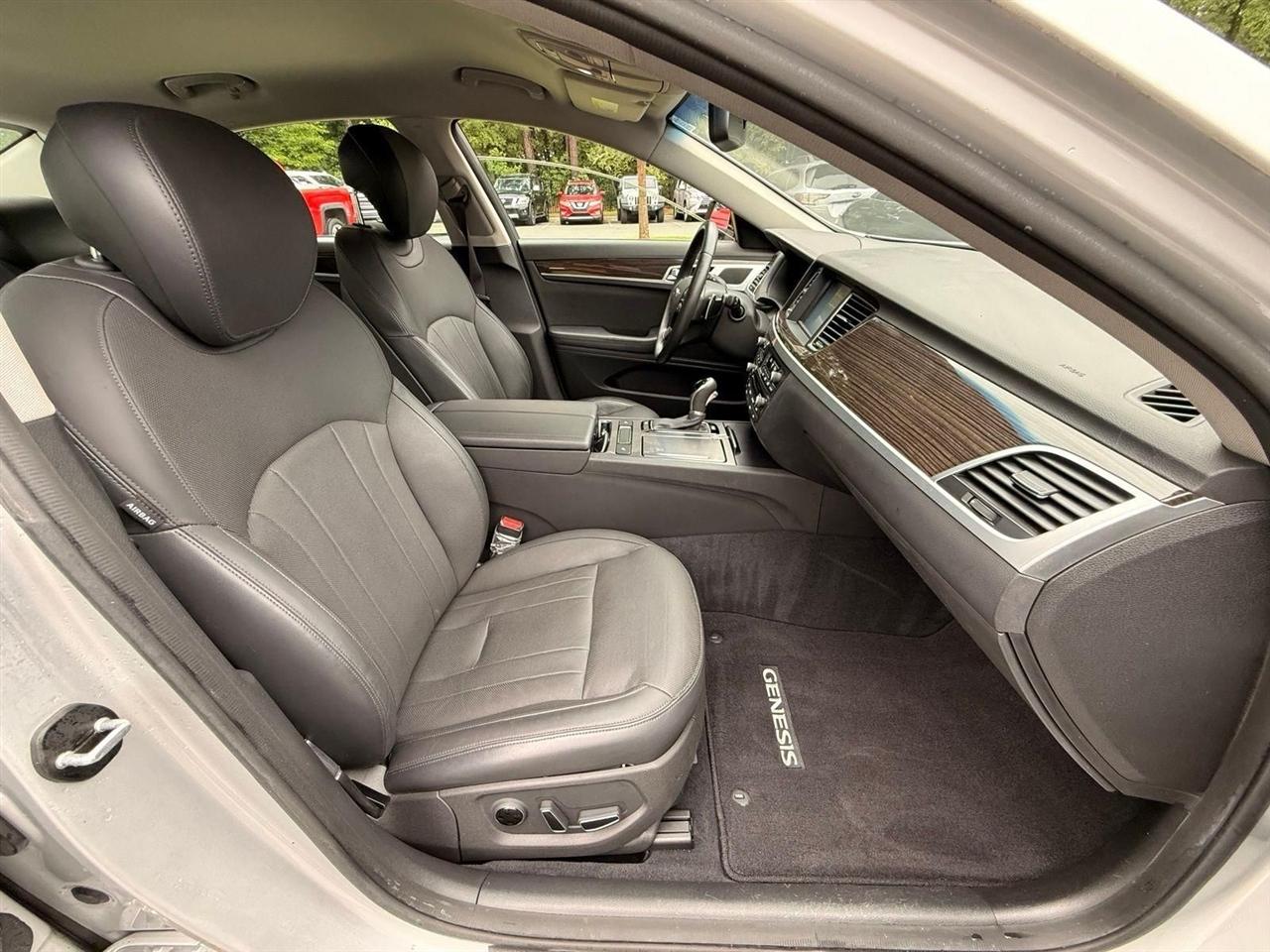 Hyundai Genesis  2015