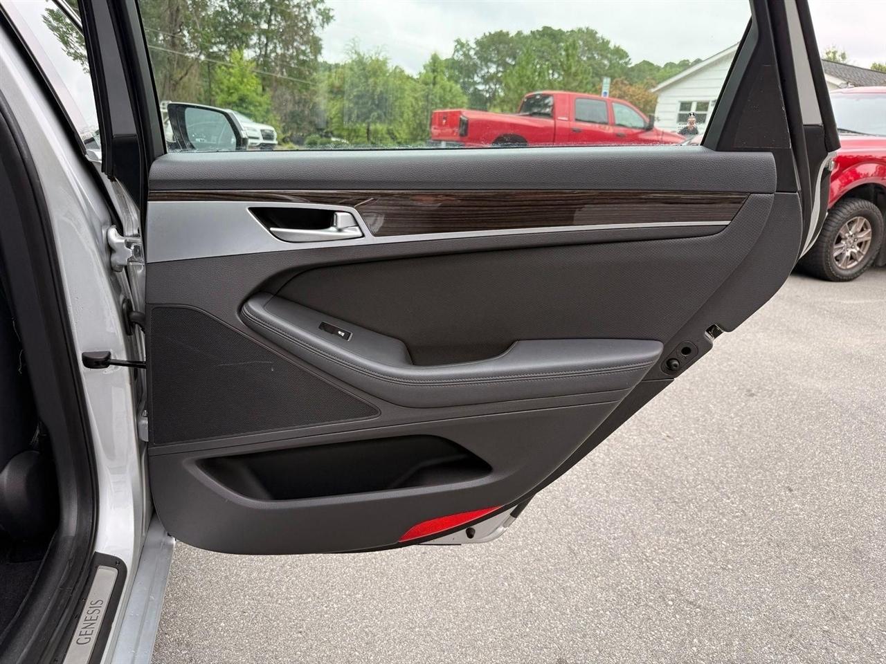Hyundai Genesis  2015
