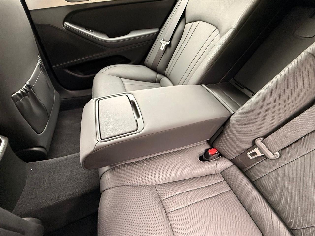 Hyundai Genesis  2015