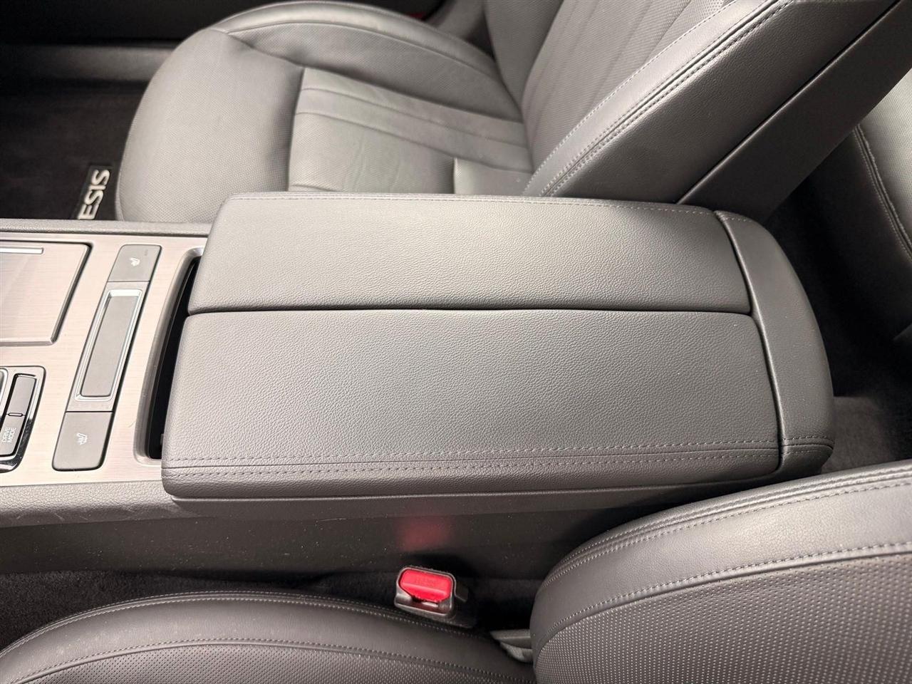Hyundai Genesis  2015