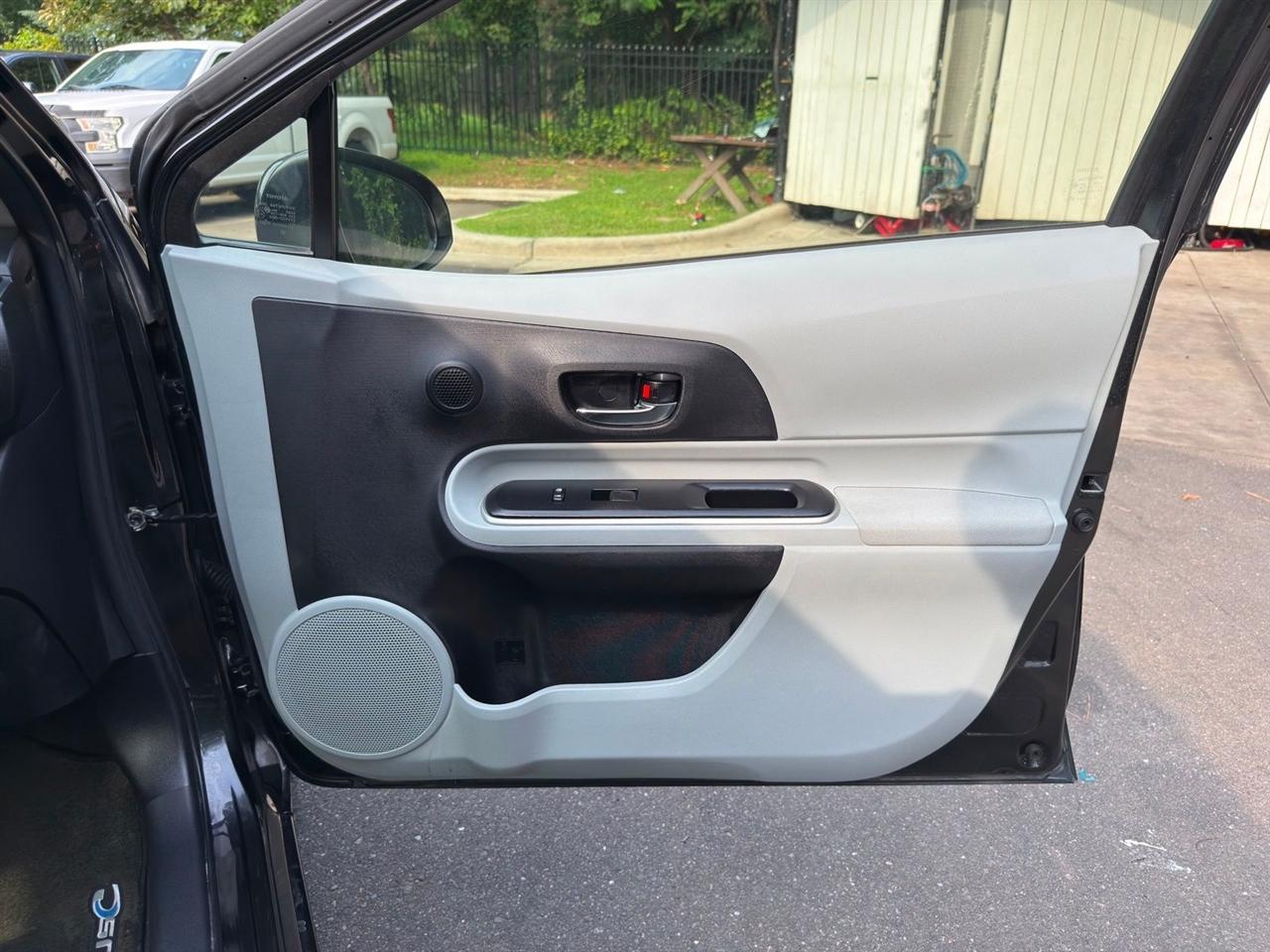 Toyota Prius c  2014