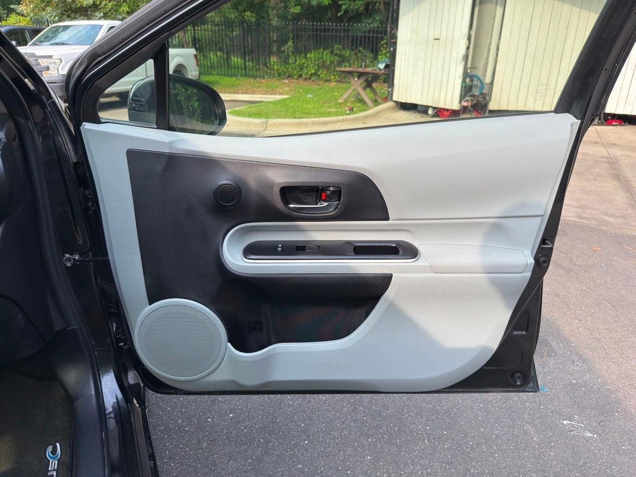 Toyota Prius c  2014