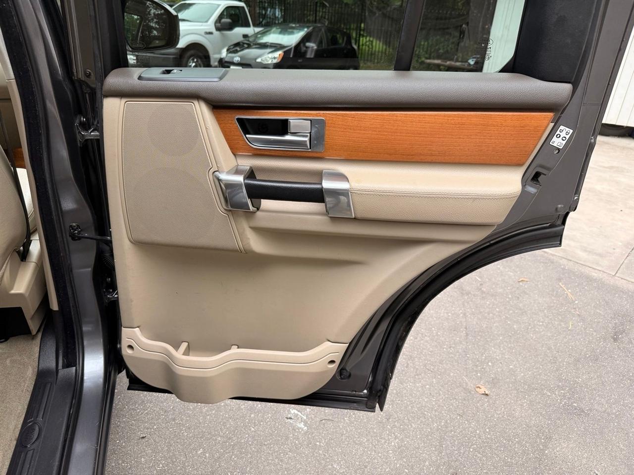 Land Rover LR4  2014