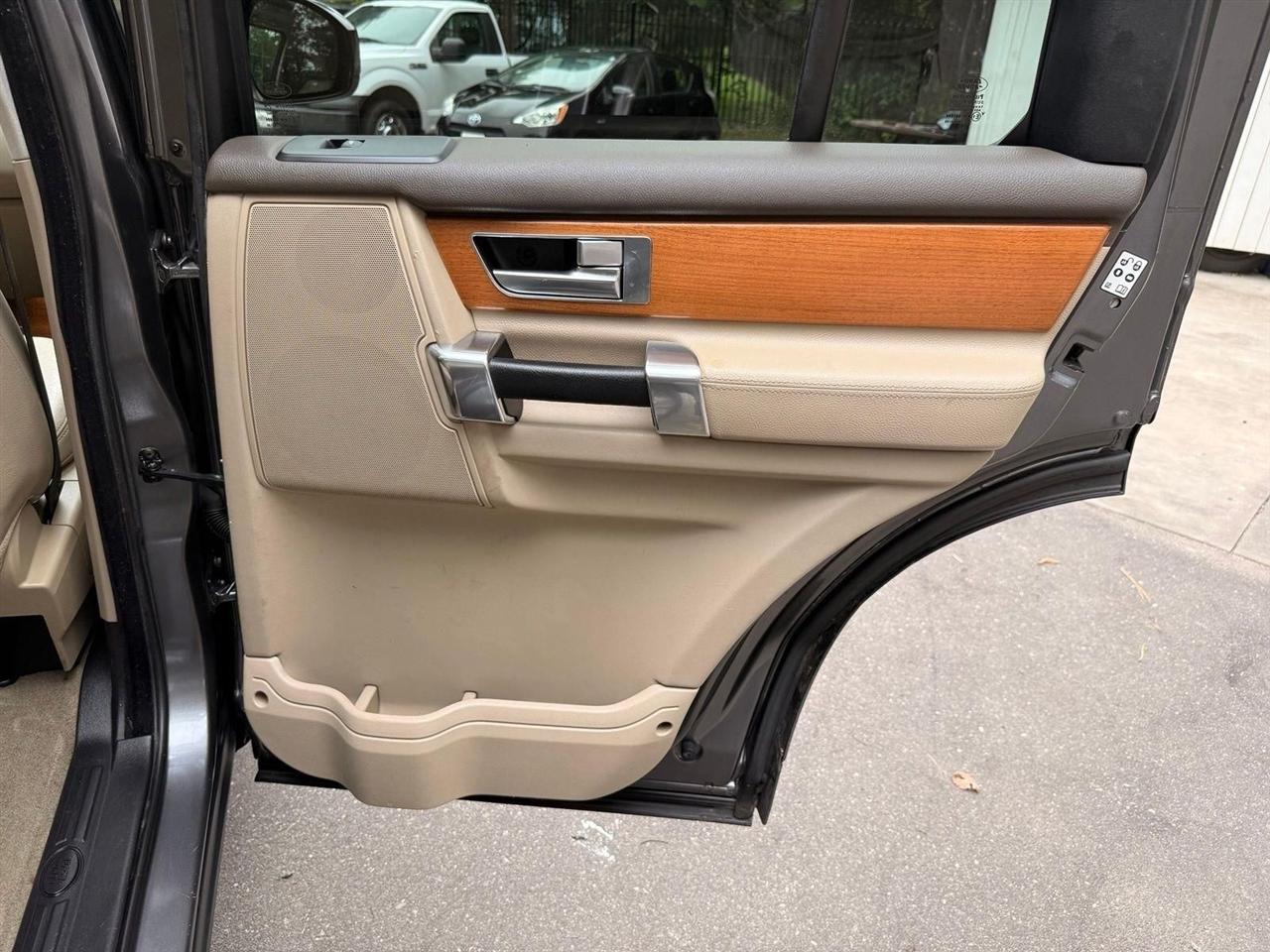 Land Rover LR4  2014