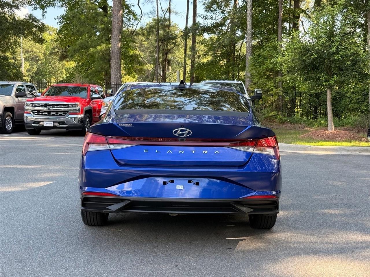 Hyundai Elantra  2021