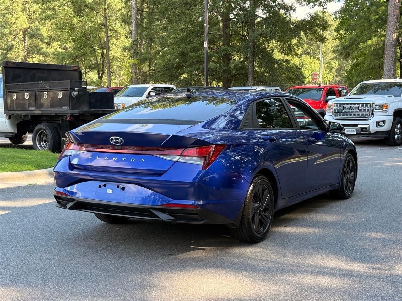 Hyundai Elantra  2021