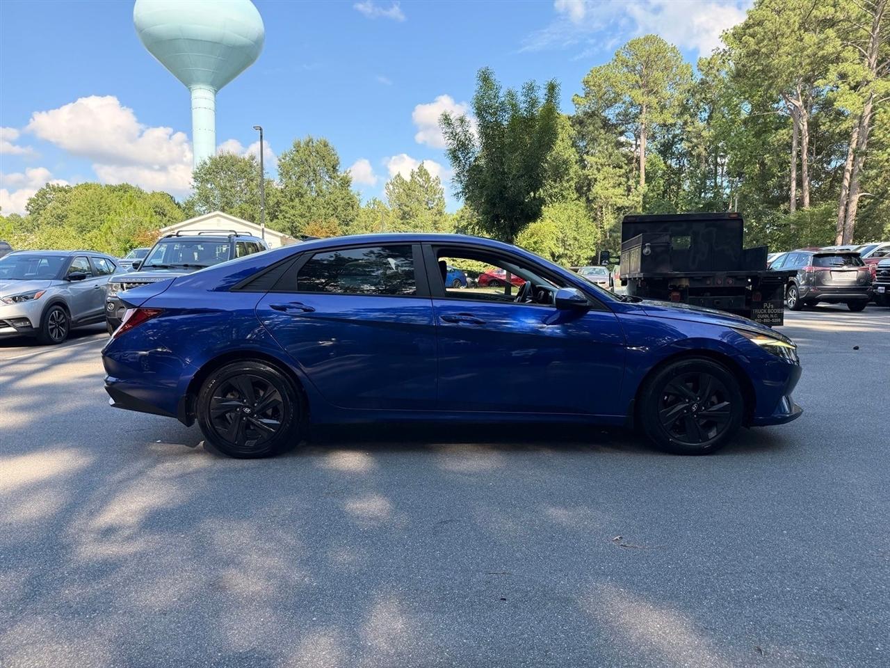 Hyundai Elantra  2021