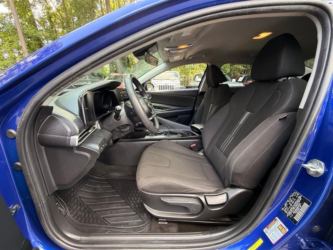 Hyundai Elantra  2021