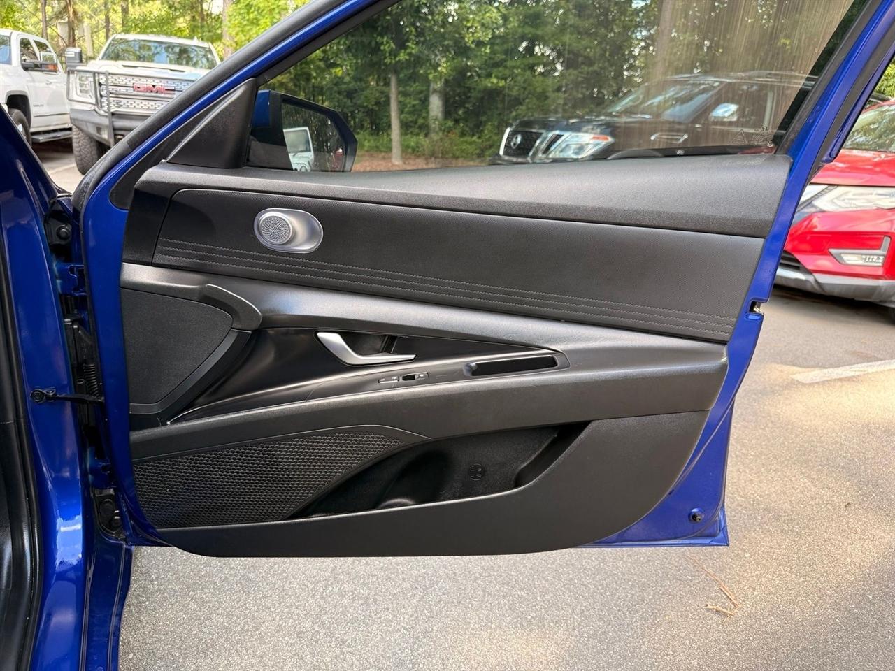 Hyundai Elantra  2021