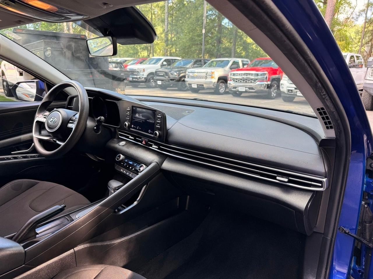 Hyundai Elantra  2021