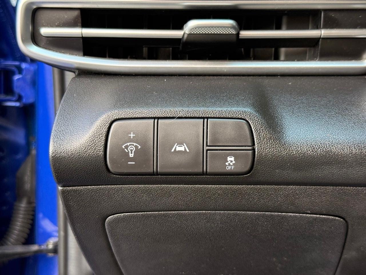 Hyundai Elantra  2021