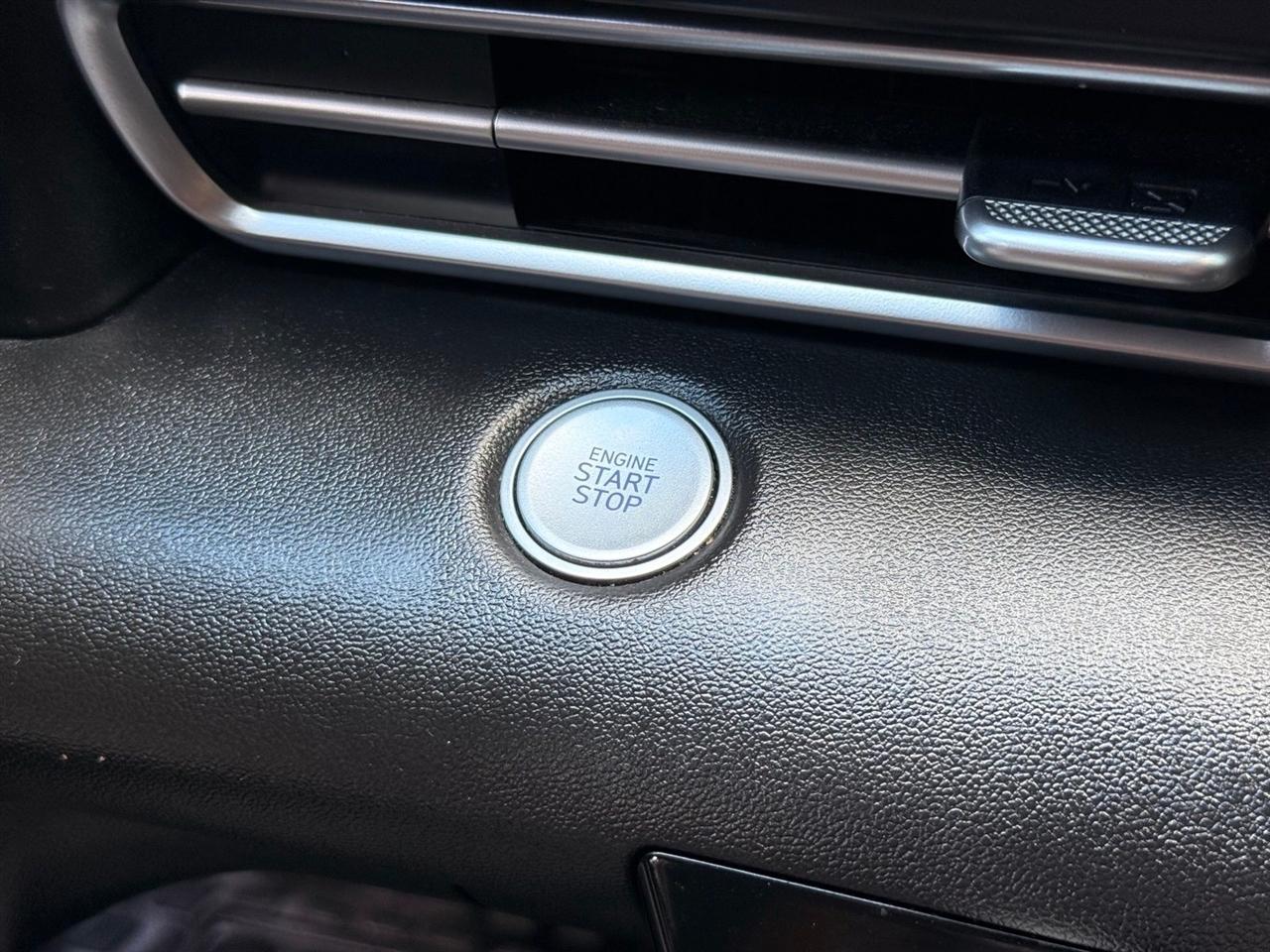 Hyundai Elantra  2021