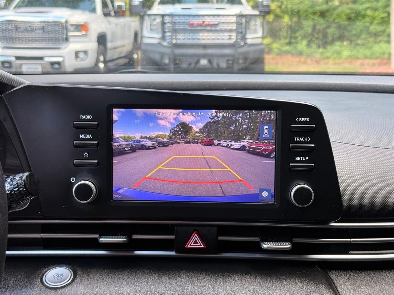 Hyundai Elantra  2021