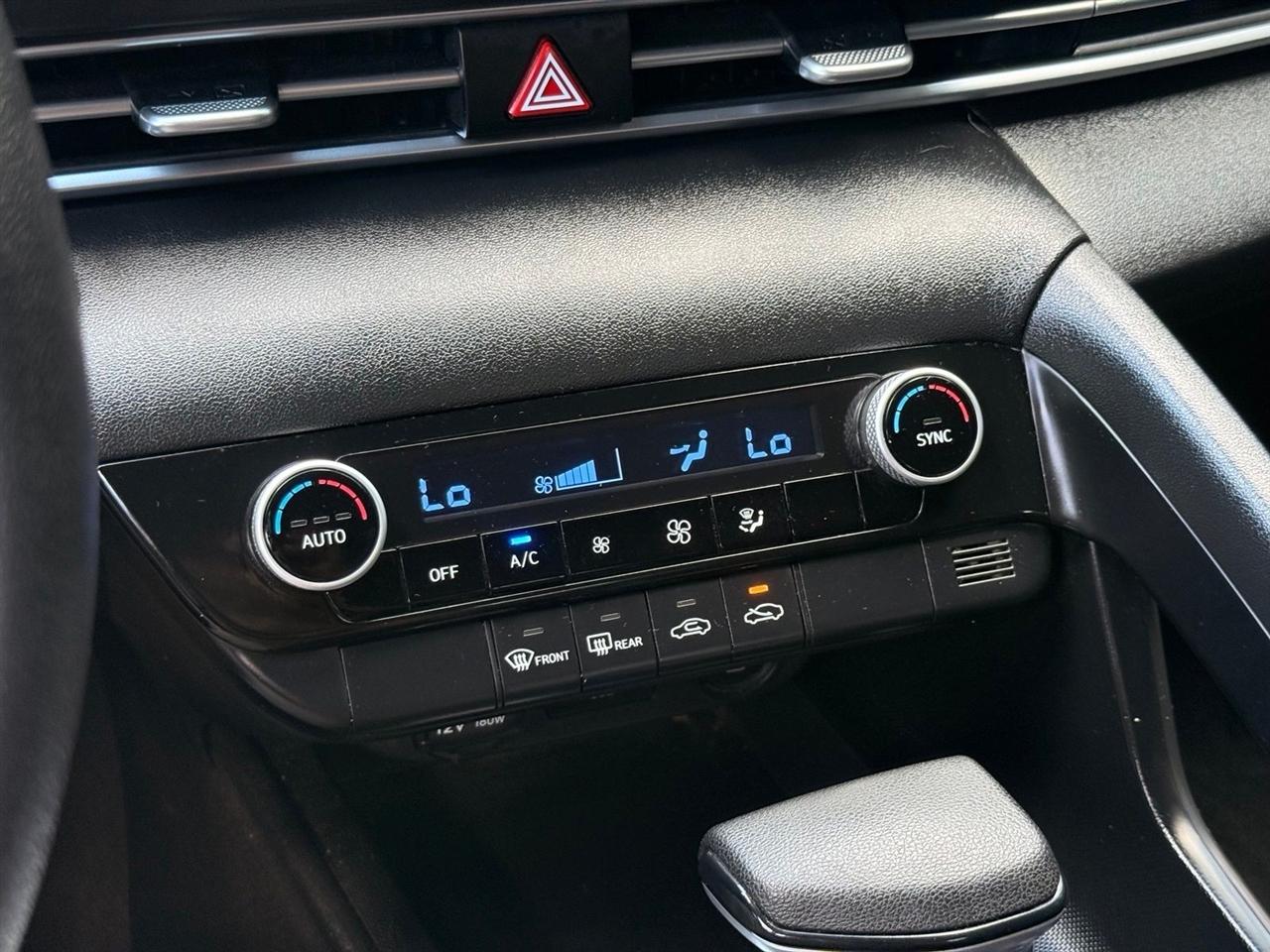 Hyundai Elantra  2021
