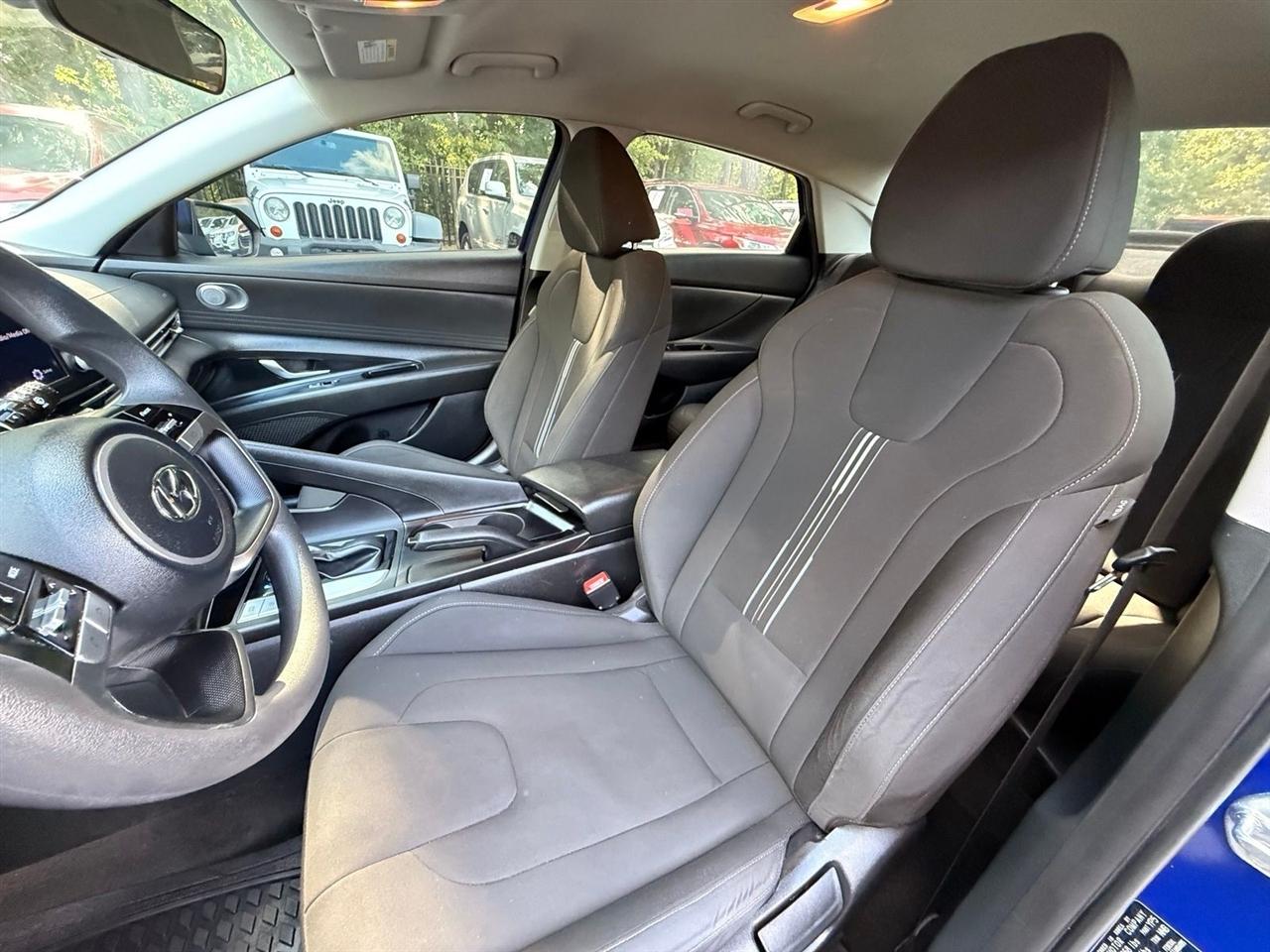 Hyundai Elantra  2021