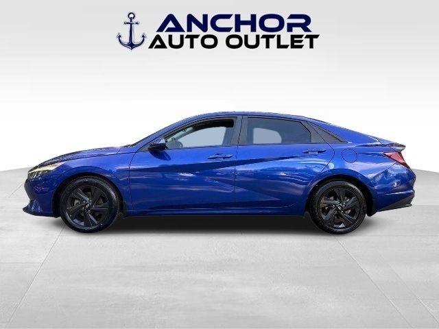 Hyundai Elantra  2021