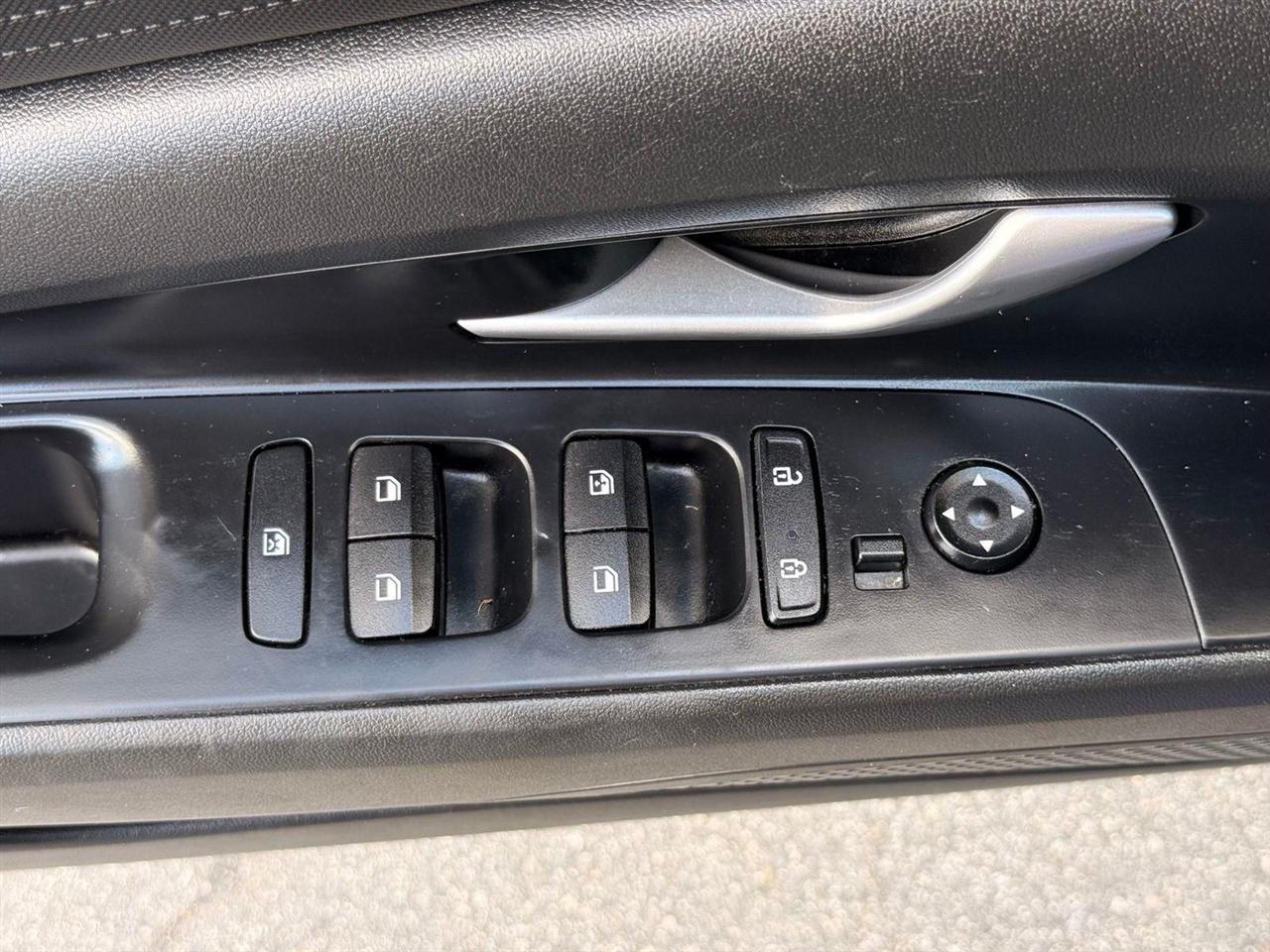 Hyundai Elantra  2021
