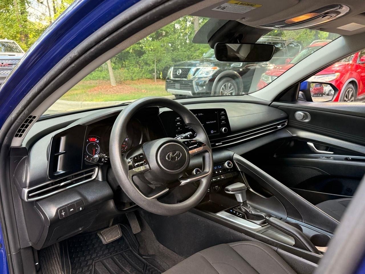 Hyundai Elantra  2021