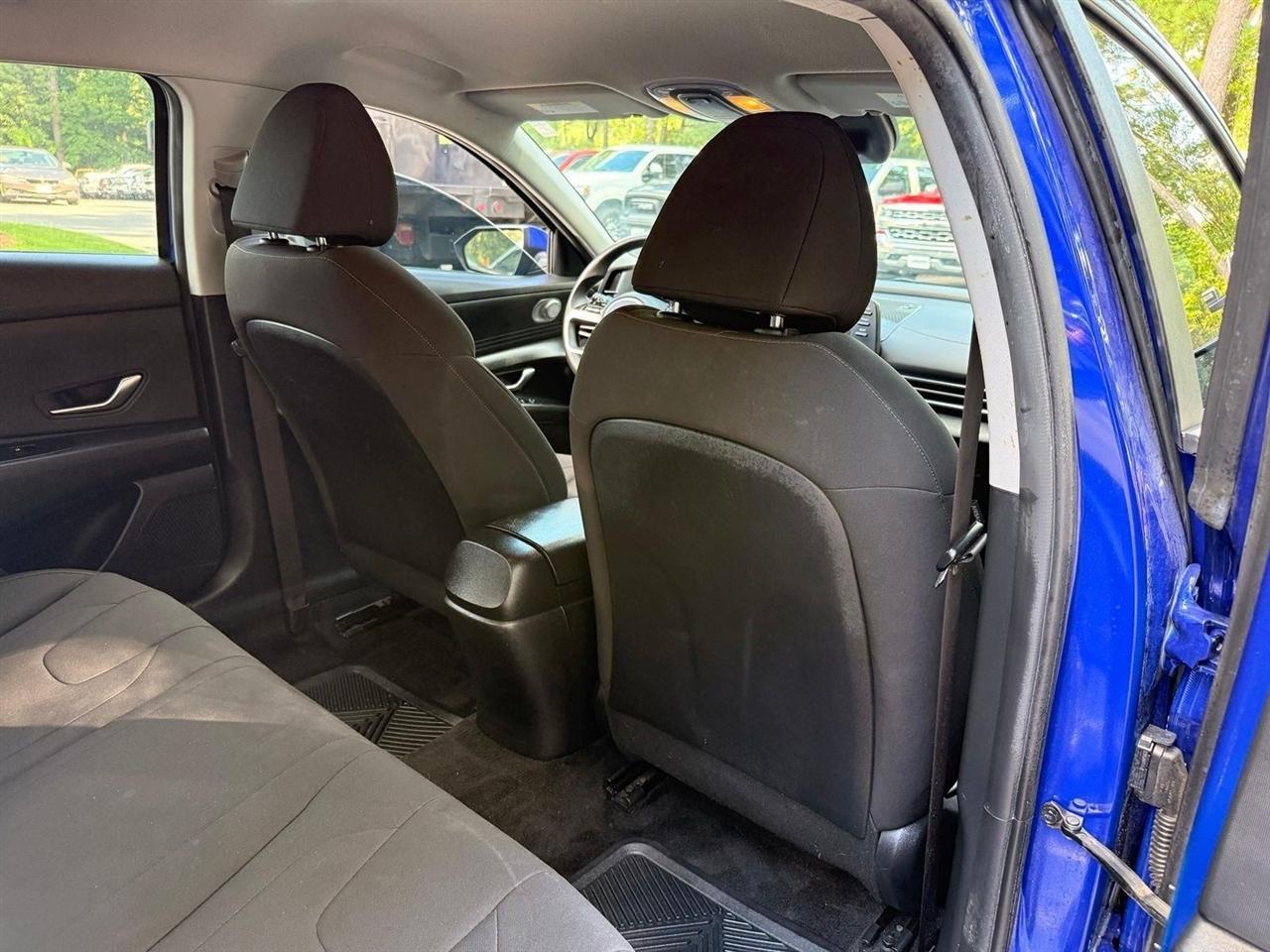 Hyundai Elantra  2021
