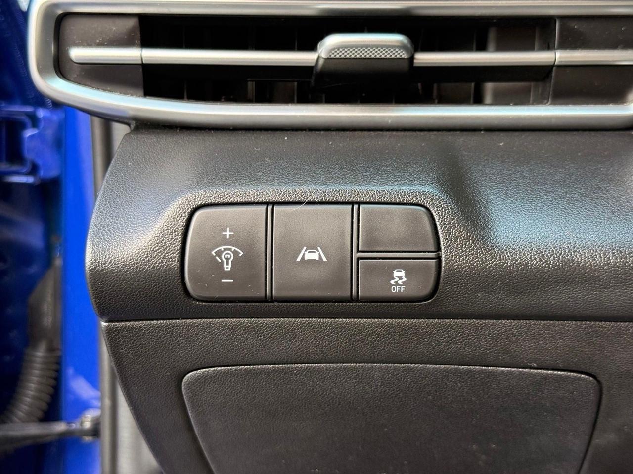 Hyundai Elantra  2021