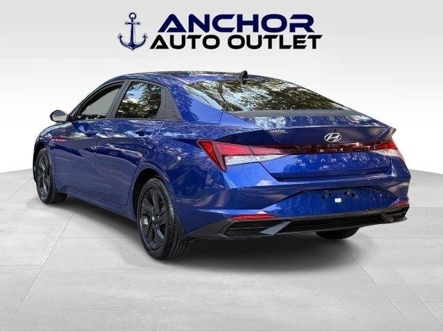 Hyundai Elantra  2021