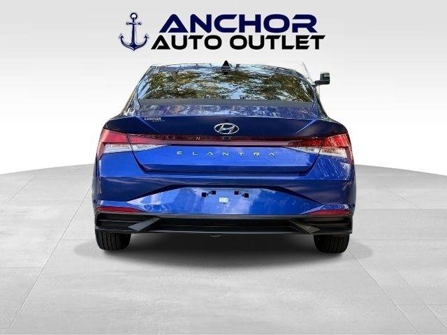 Hyundai Elantra  2021