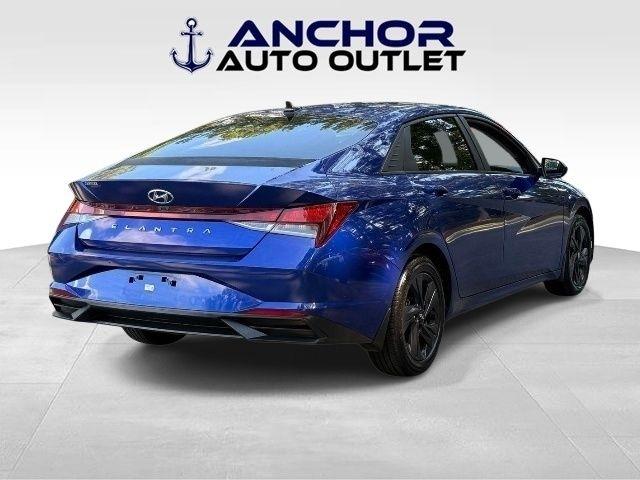 Hyundai Elantra  2021