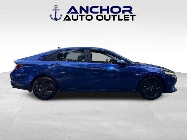 Hyundai Elantra  2021