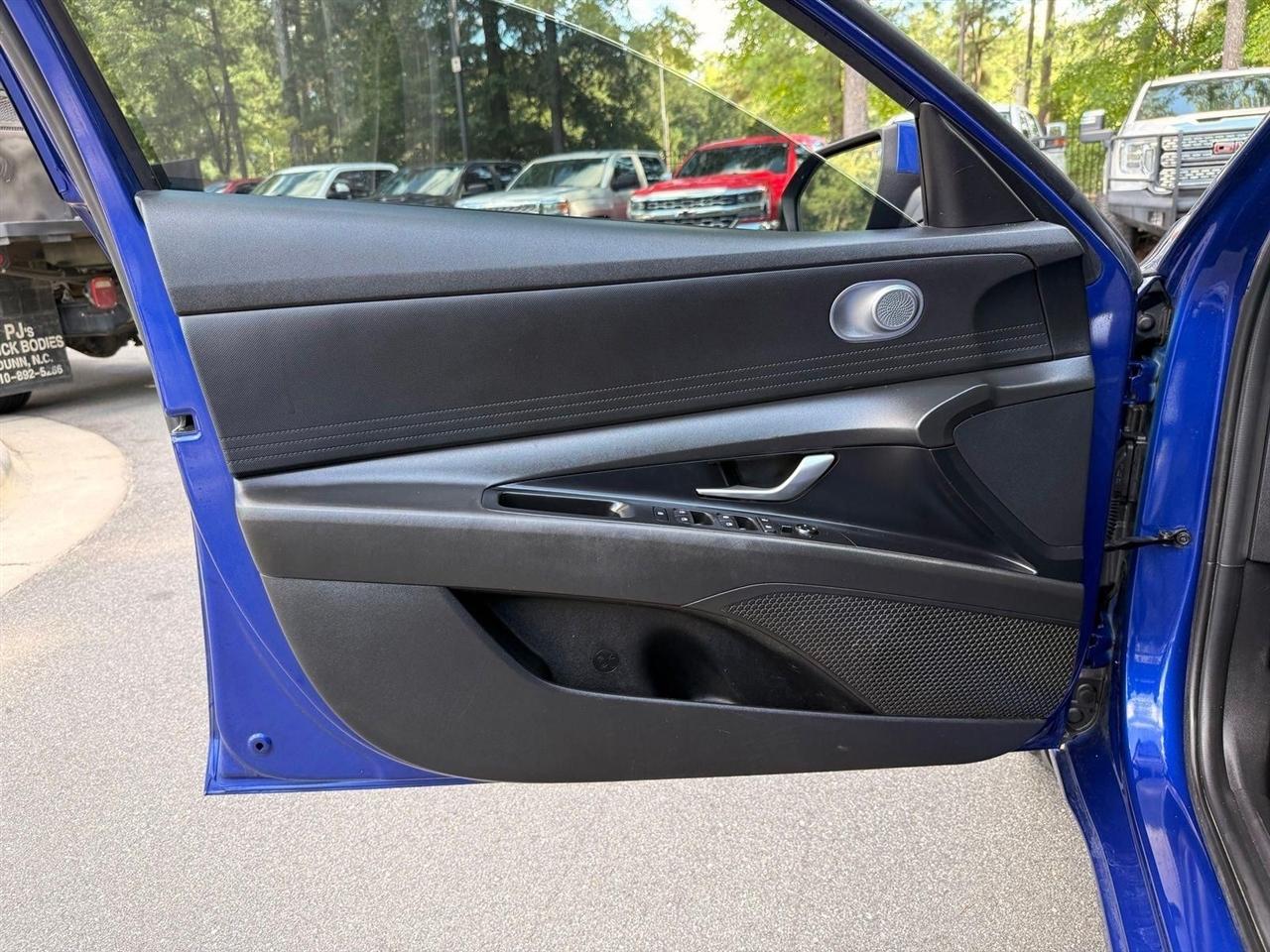 Hyundai Elantra  2021