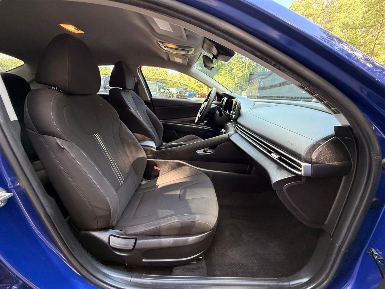 Hyundai Elantra  2021