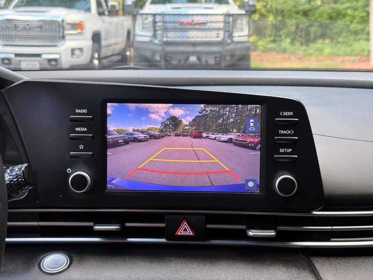 Hyundai Elantra  2021