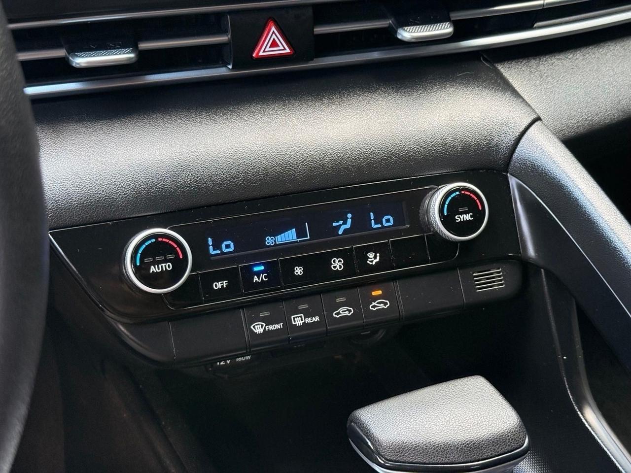 Hyundai Elantra  2021