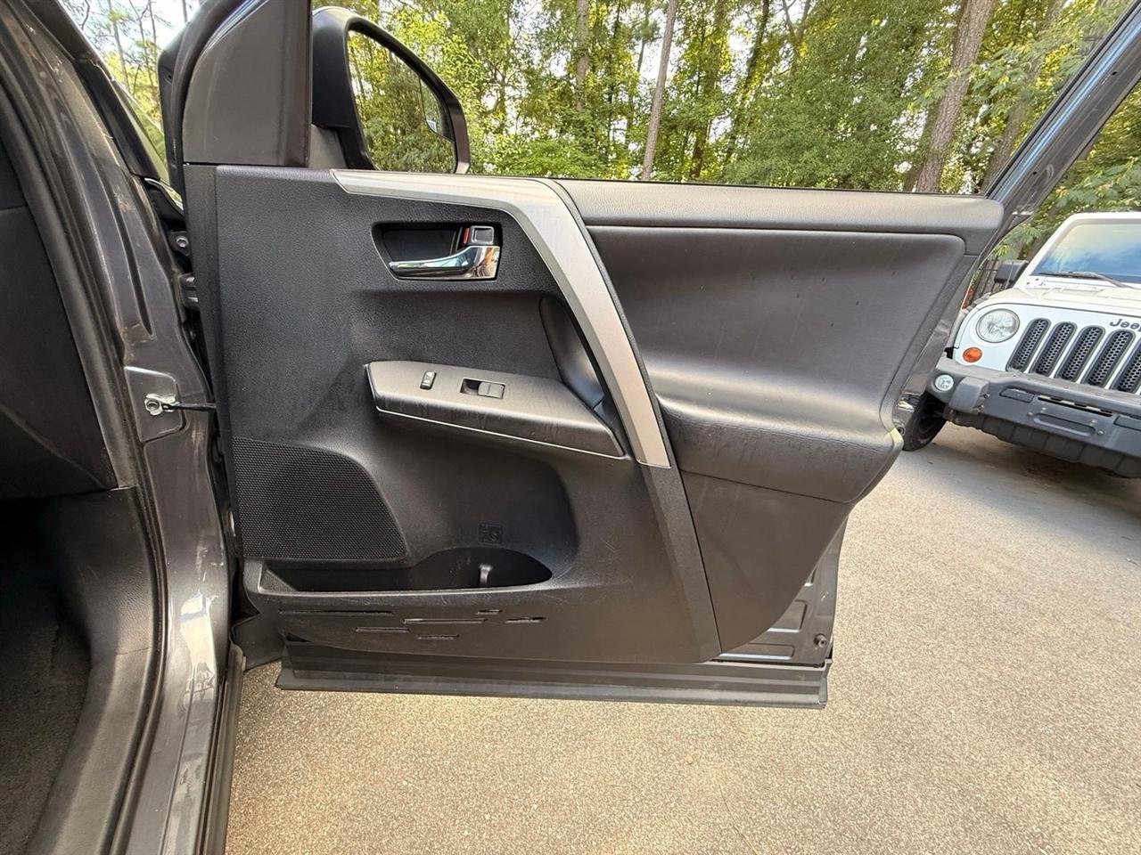 Toyota RAV4  2018