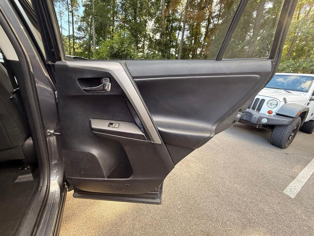 Toyota RAV4  2018