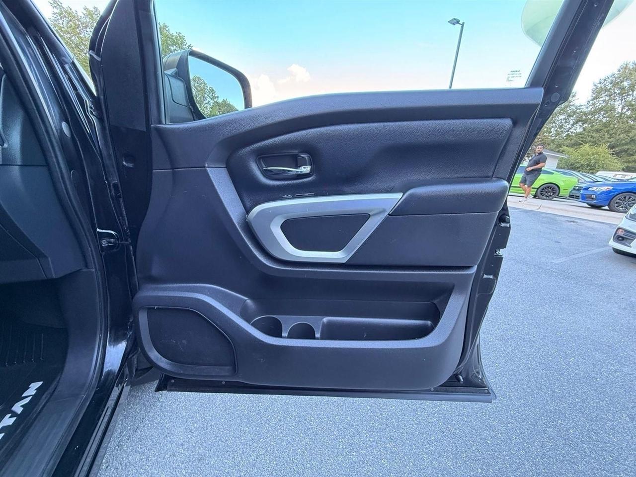 Nissan Titan  2017