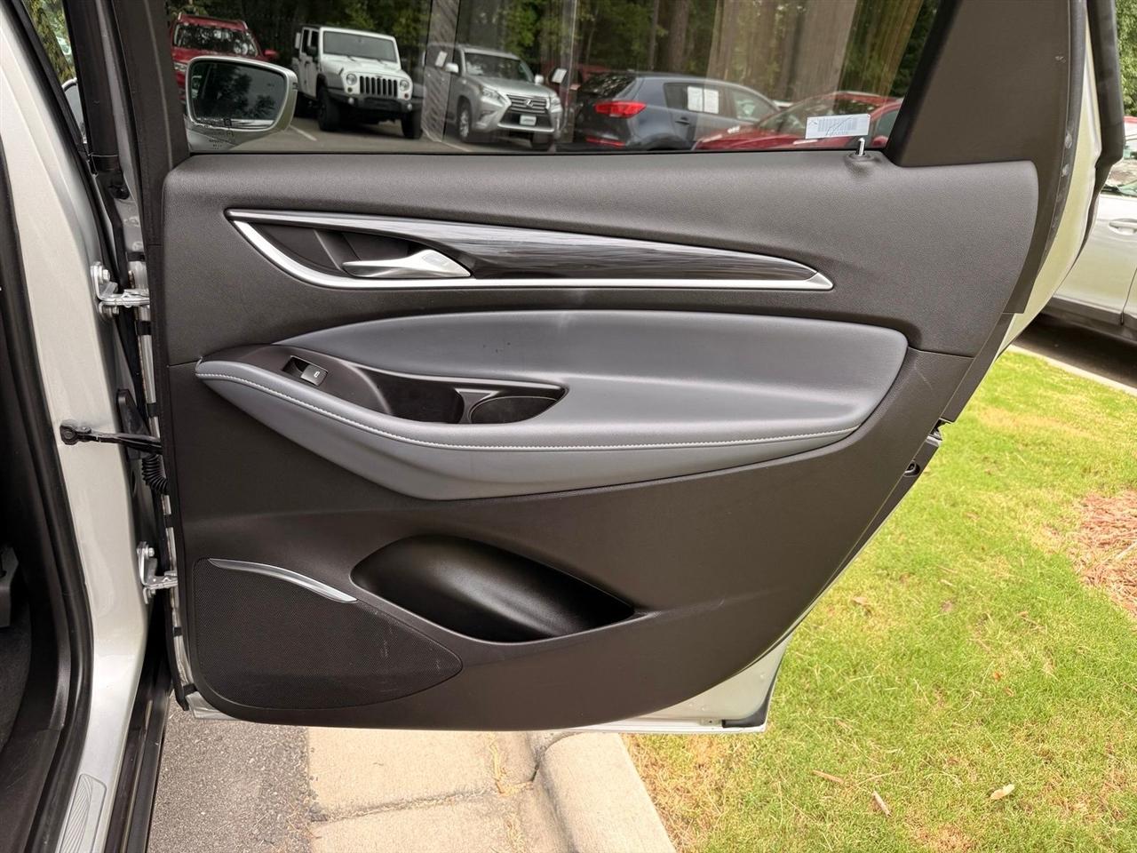 Buick Enclave  2020