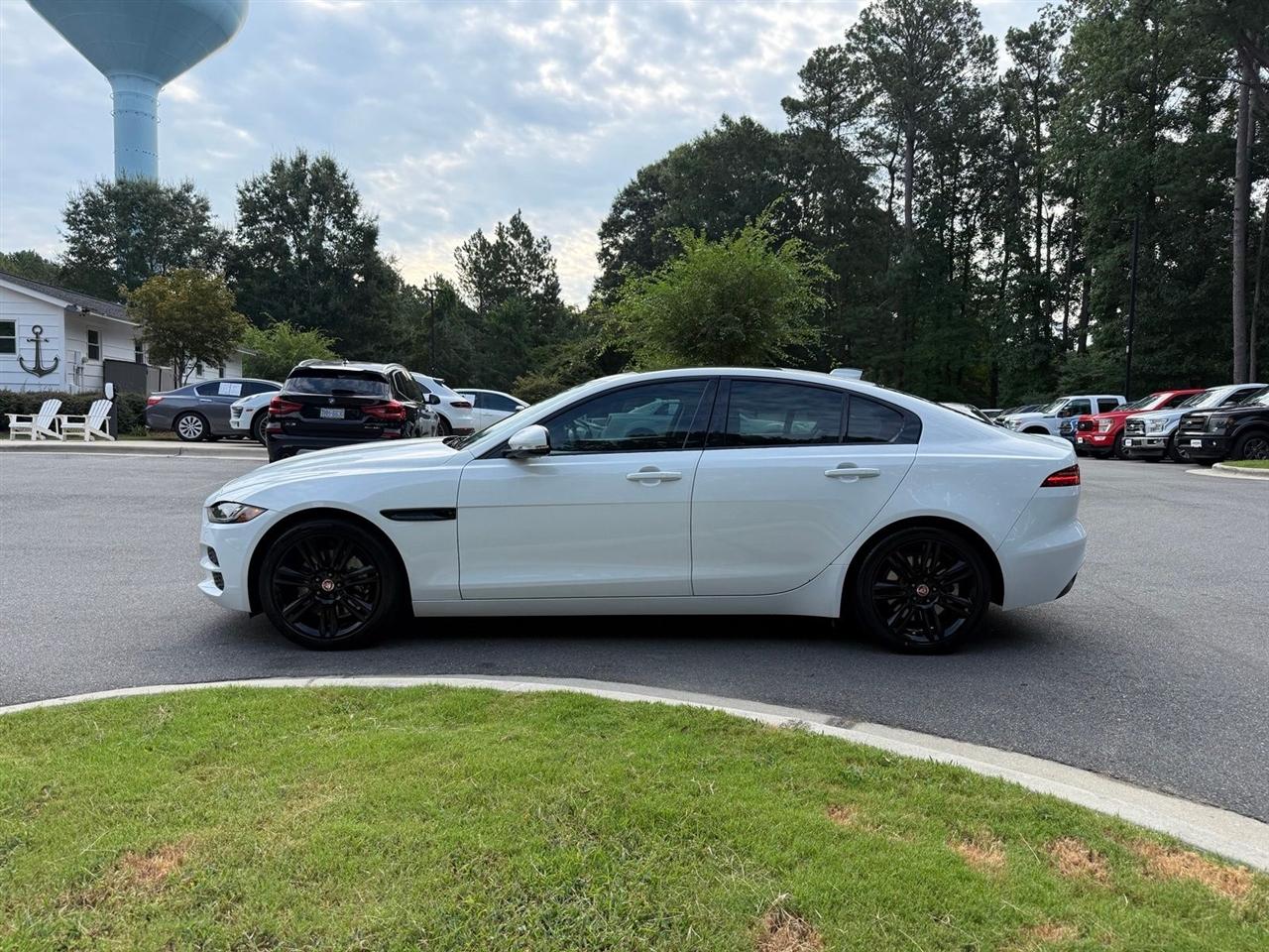 Jaguar XE  2020