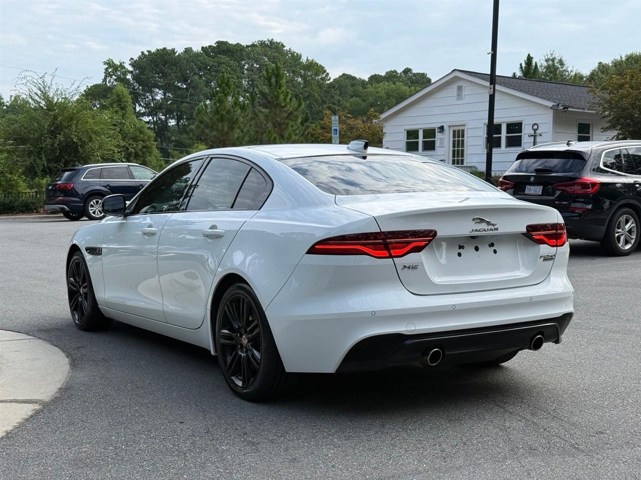 Jaguar XE  2020