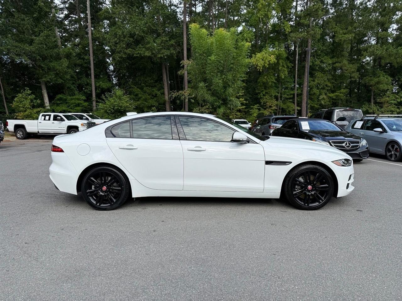 Jaguar XE  2020