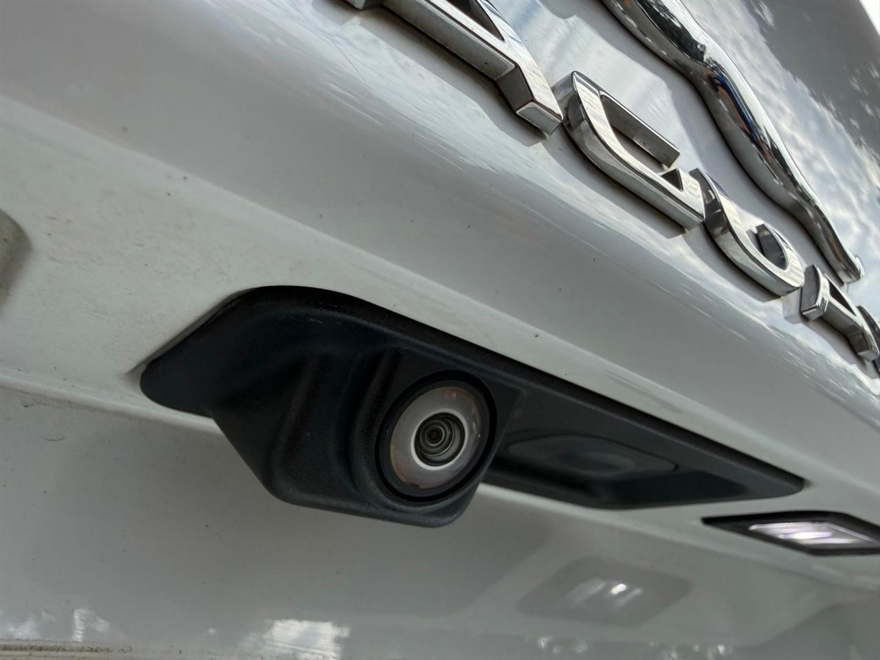 Jaguar XE  2020