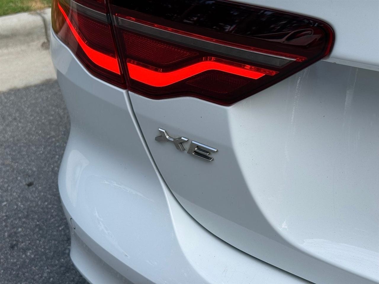 Jaguar XE  2020
