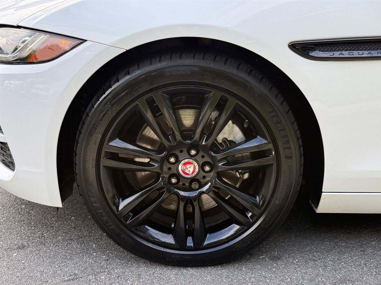 Jaguar XE  2020