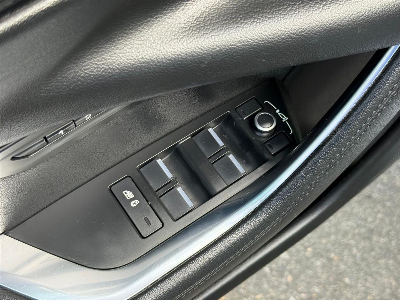 Jaguar XE  2020