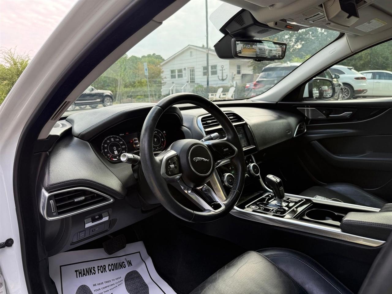 Jaguar XE  2020