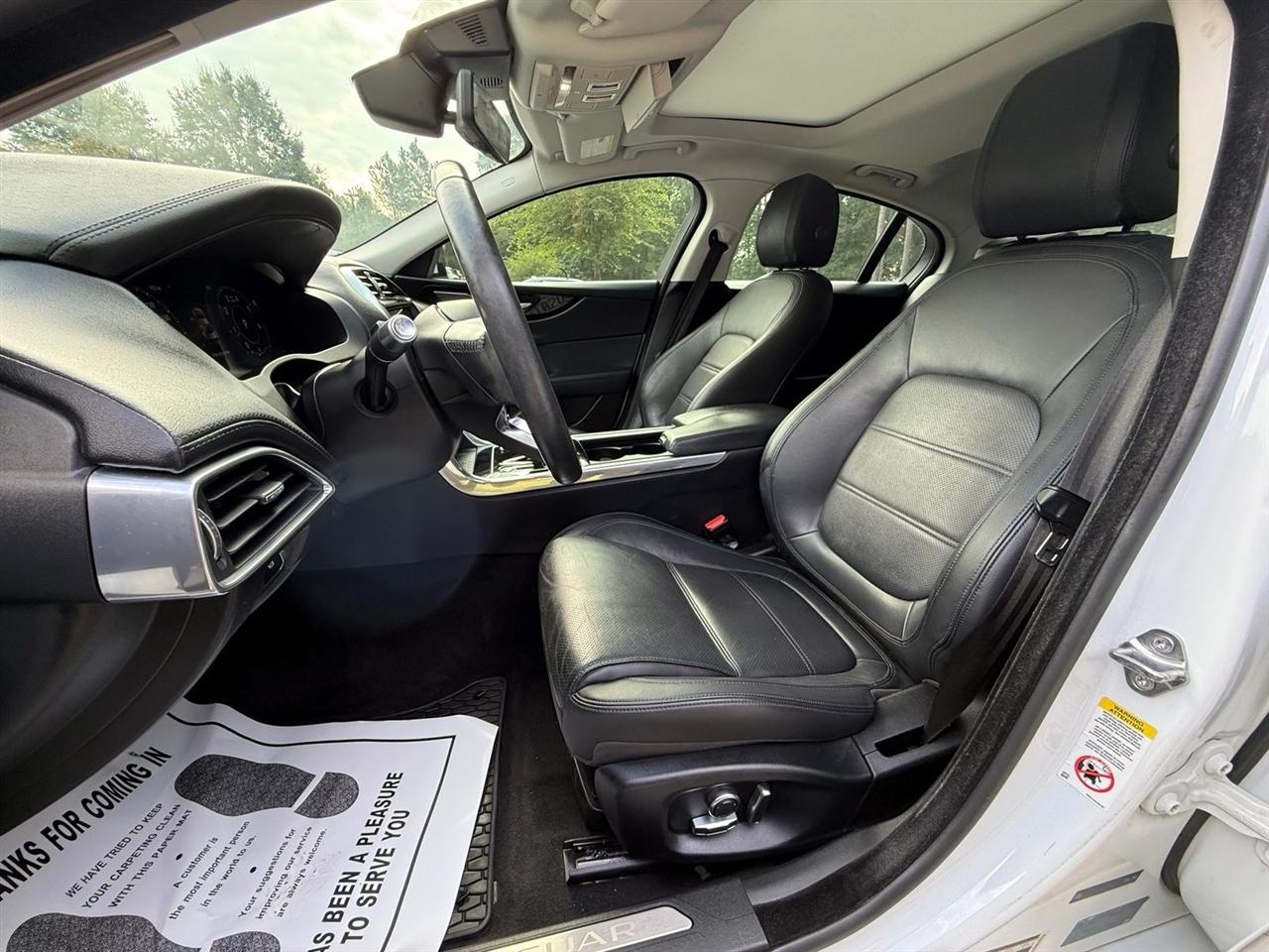 Jaguar XE  2020